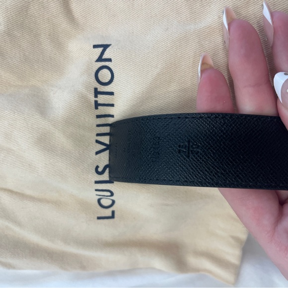 Louis Vuitton Black Textured Leather Belt with Subtle Logo - Picture 3 of 4